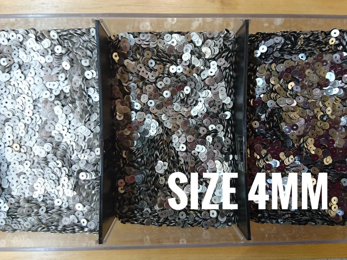 Brass sequins, 4mm, centre hole, 200 pcs | 圓銅片, 4mm, 中孔, 200個