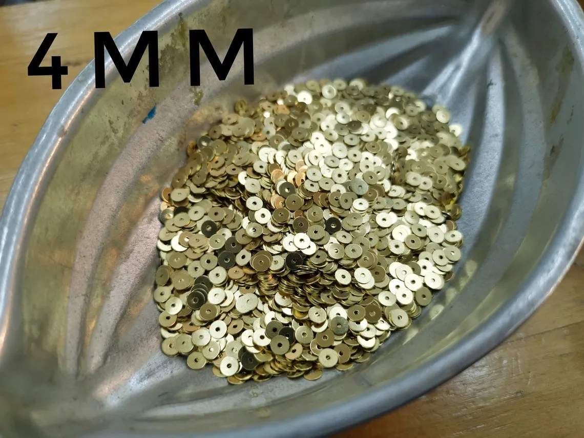 Brass sequins, 4mm, centre hole, 200 pcs | 圓銅片, 4mm, 中孔, 200個
