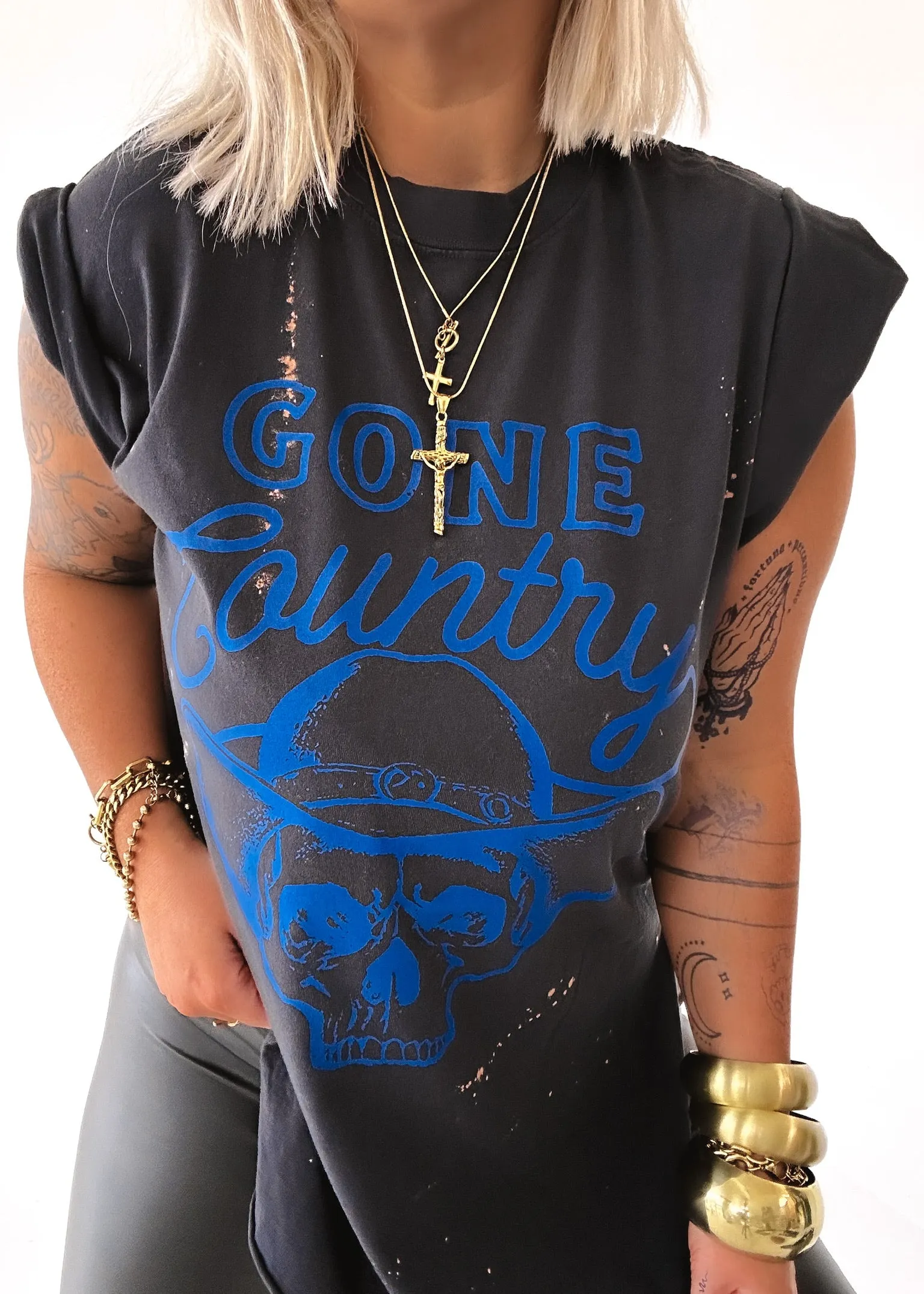 GONE COUNTRY BLEACHED OUT SIDE SLIT TEE