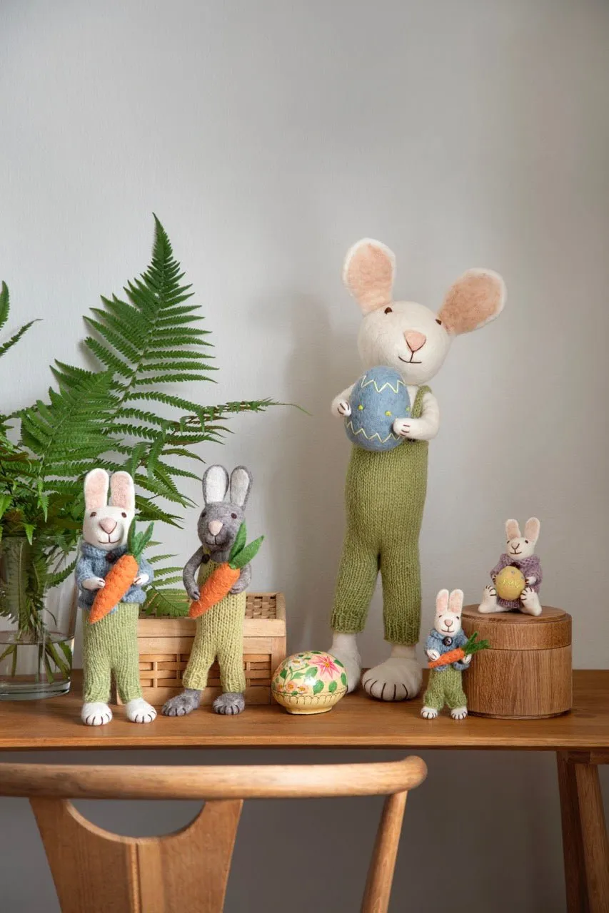 Grey Bunny with Green Pants and Carrot by Én Gry & Sif