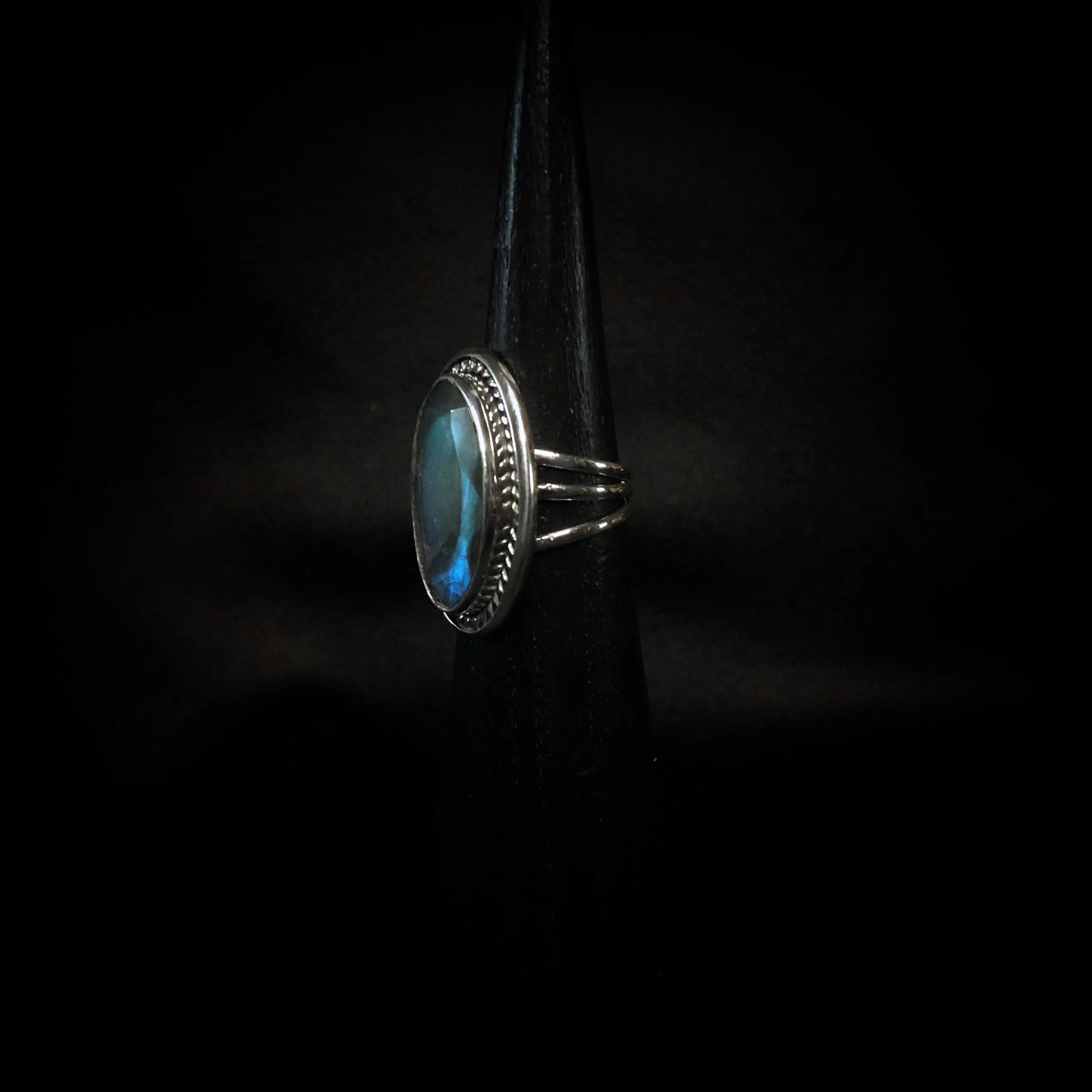 Oval Labradorite w/ Silver Border Ring
